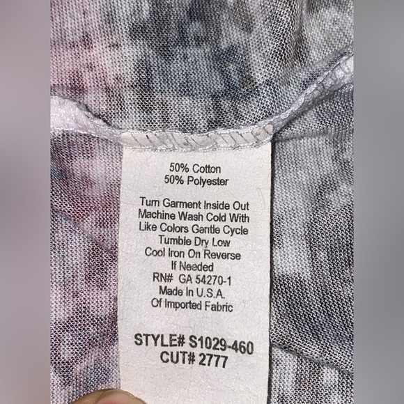 Maurices Women V-Neck Short Sleeves Paisley Tee Shirt‎ Size Large Casual - Picture 4 of 6